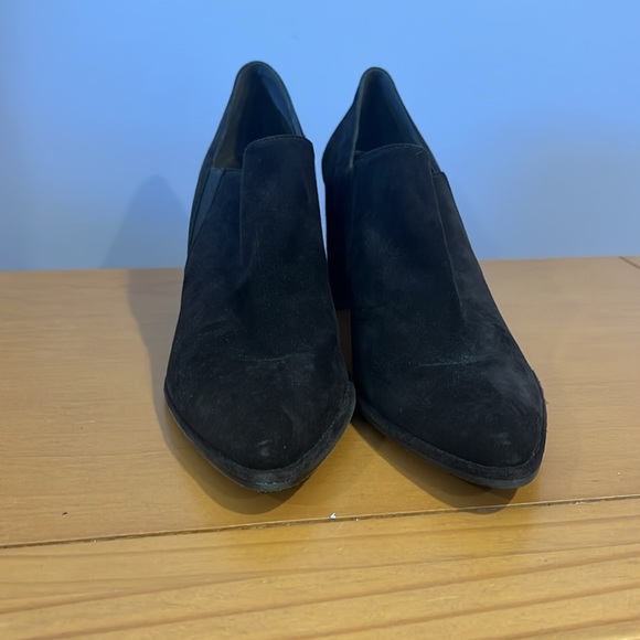 Stuart Weitzman Suede Shoes Low heel, size 9 (brown). Used, excellent condition - Picture 3 of 5